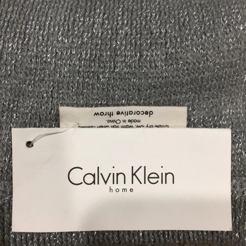 💚 CALVIN KLEIN 💚 COLLECTION LUXURY ULTRA RARE HARD TO FIND BEAUTIFUL BLANKET .